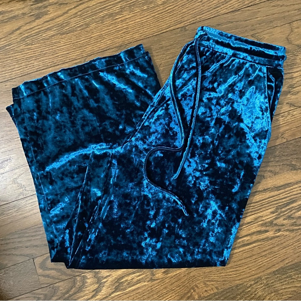 Velour Wide Leg Cropped Pant